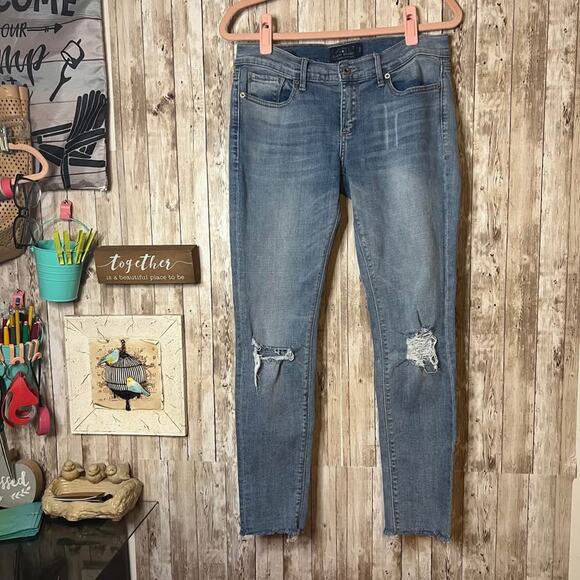 👖 Lucky Brand Women’s Jeans – Size 6/28
✨ Distressed Skinny with Raw Hem - Picture 1 of 8
